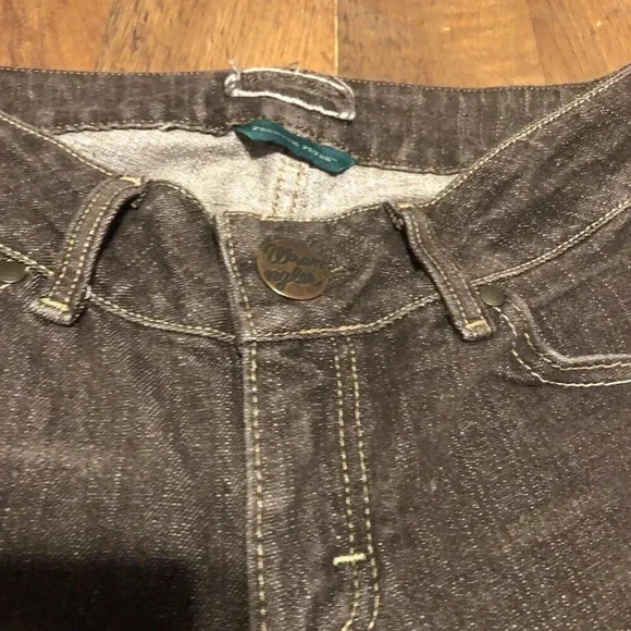 Wrangler Women's Size 3/4 X 34 Premium Patch Zip Up Five Pocket Flare Jeans - Picture 3 of 3